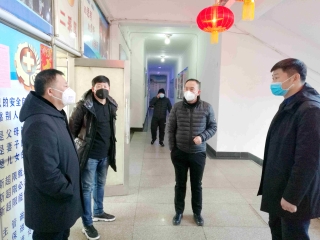 七台河公司新建煤矿组织党员干部深入下层检查疫情防控事情。。。。。。。。（李春铭 摄）