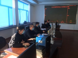 疫情防控时代，，，，，，，七台河公司电力部调理中心，，，，，，，亲近监视矿区电网运行情形，，，，，，，躲峰填谷，，，，，，，科学调配，，，，，，，确？？？？？？？？缶屠杳裆那寰部煽抗┑纭！。。。。。。（徐鹏九摄）